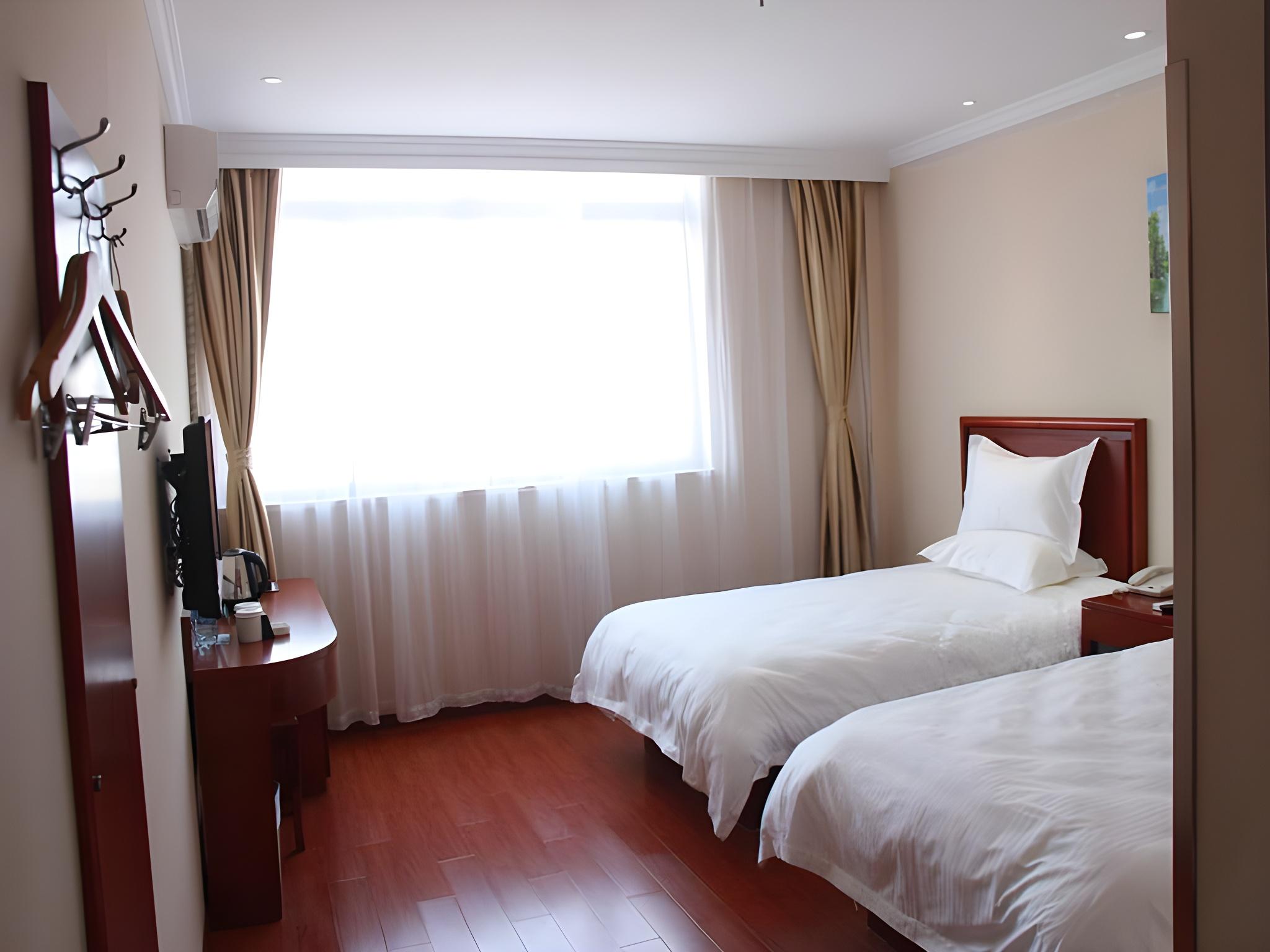 ROOM, TWIN BEDS