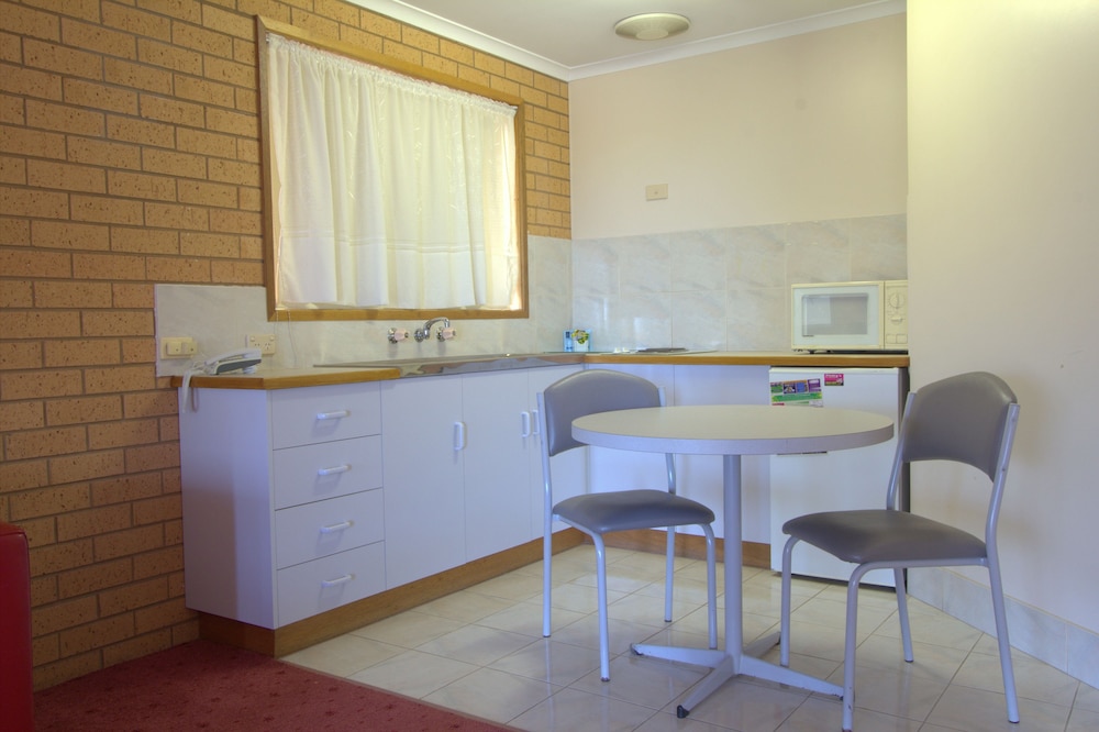 Blue Whale Motor Inn and Apartments 42/55