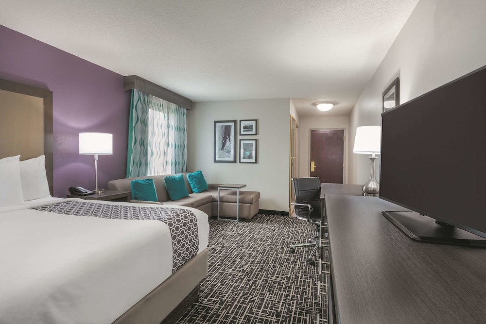 La Quinta Inn & Suites by Wyndham Covington 18/45