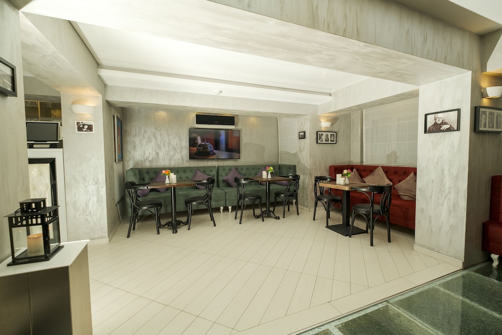 MAESTRO HOTEL 29/32