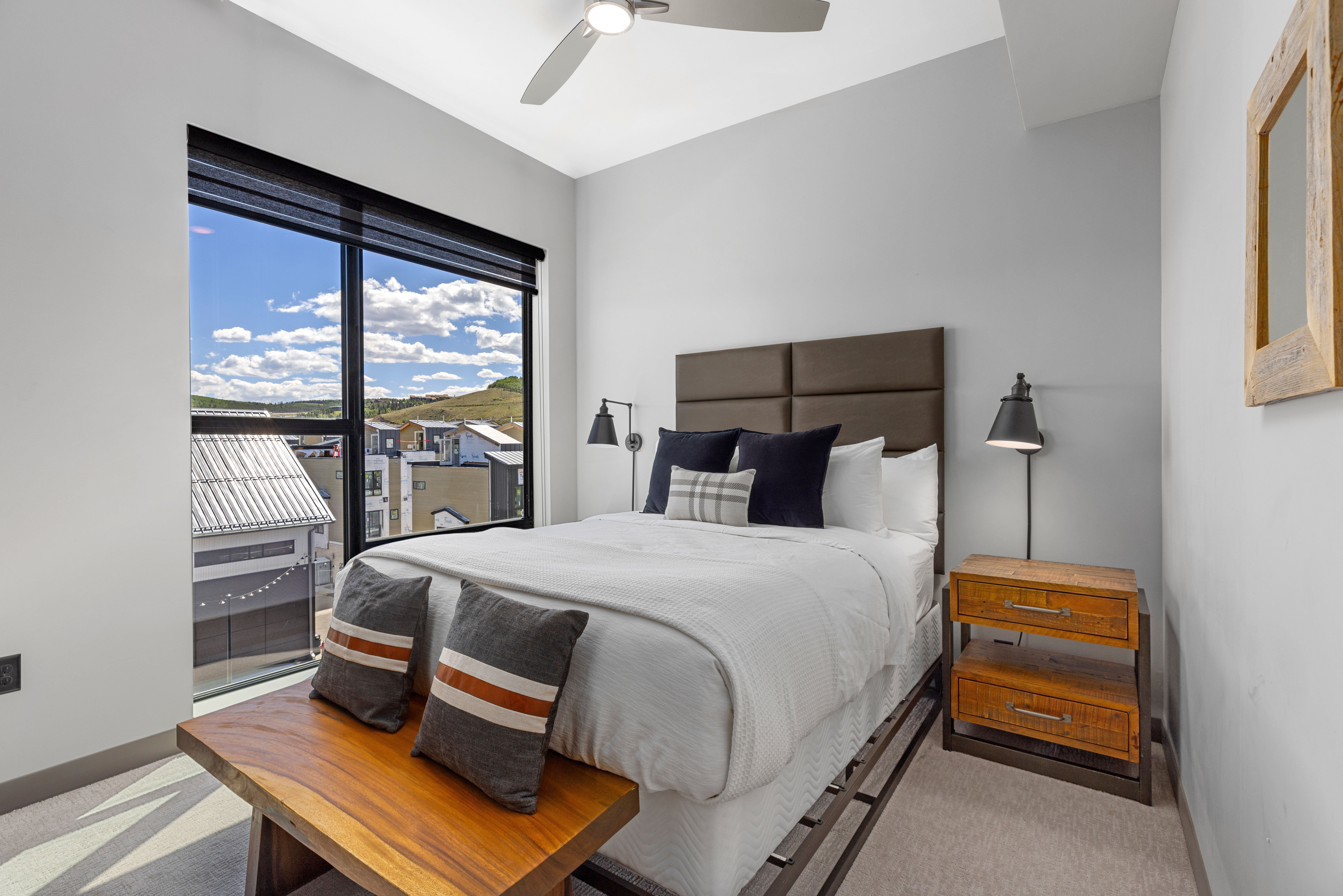 Indigo Silverthorne 19/79
