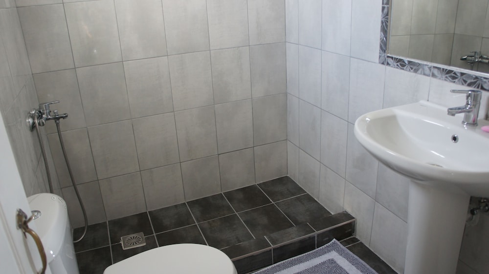 Marcos Rooms 33/44