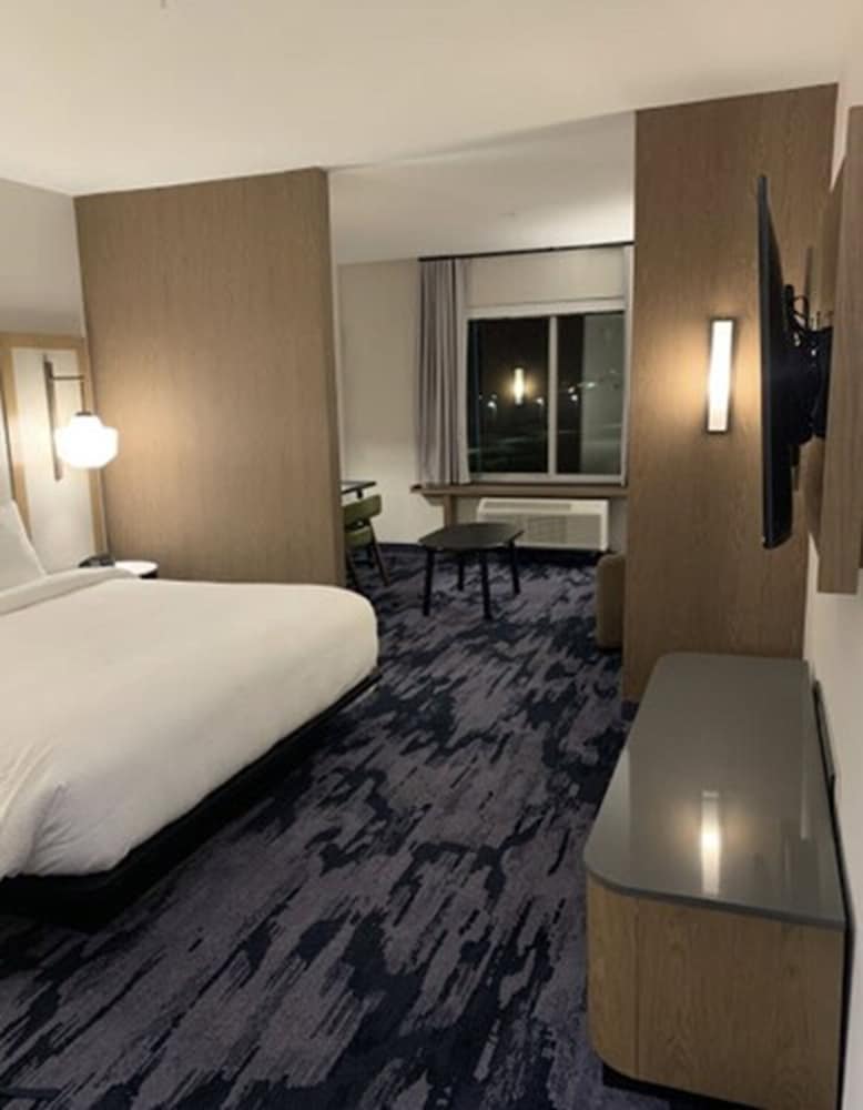 Fairfield Inn & Suites by Marriott Cleveland Tiedeman Road 8/26