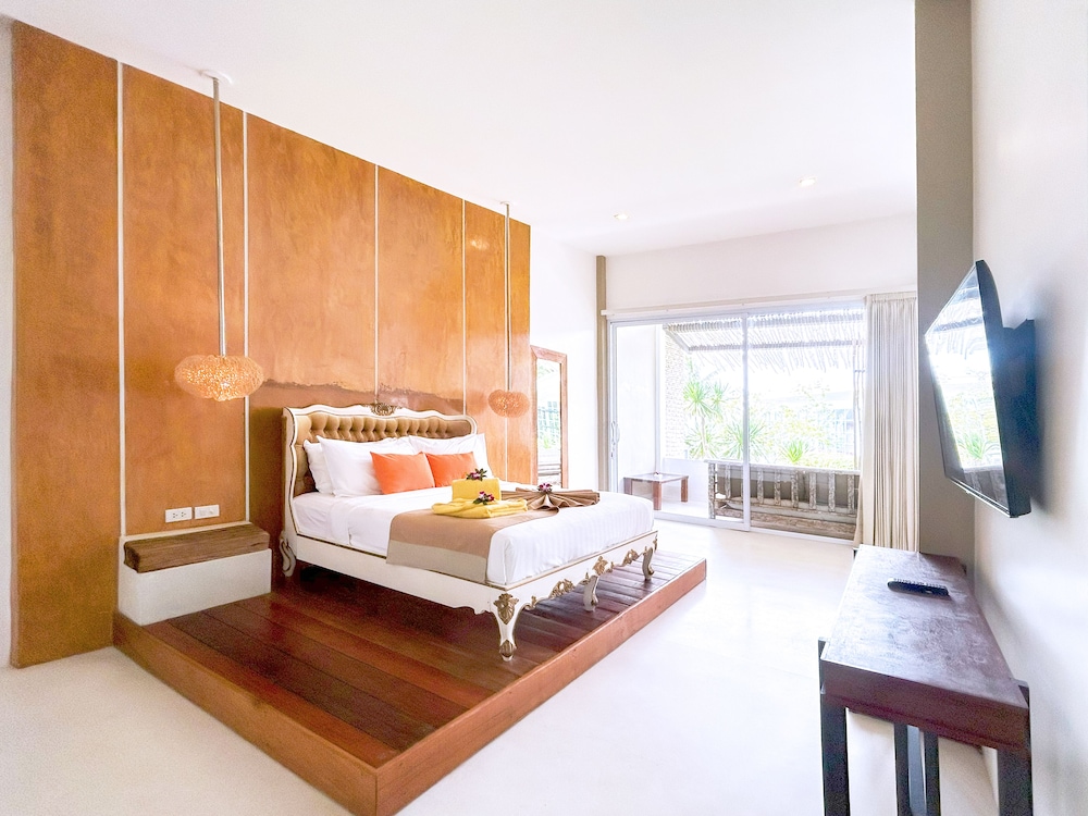 suite, partial ocean view