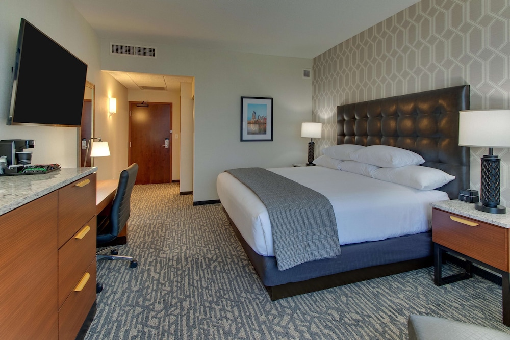 ROOM, KING BED