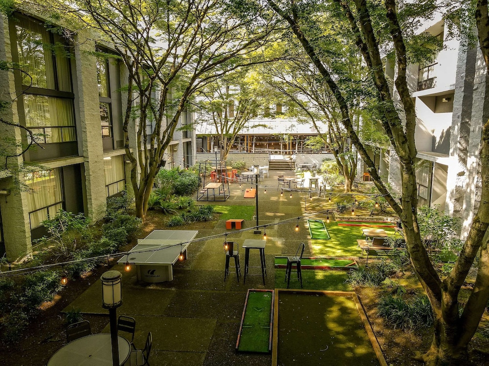 Hotel 116 Coast Bellevue Hotel 63/67