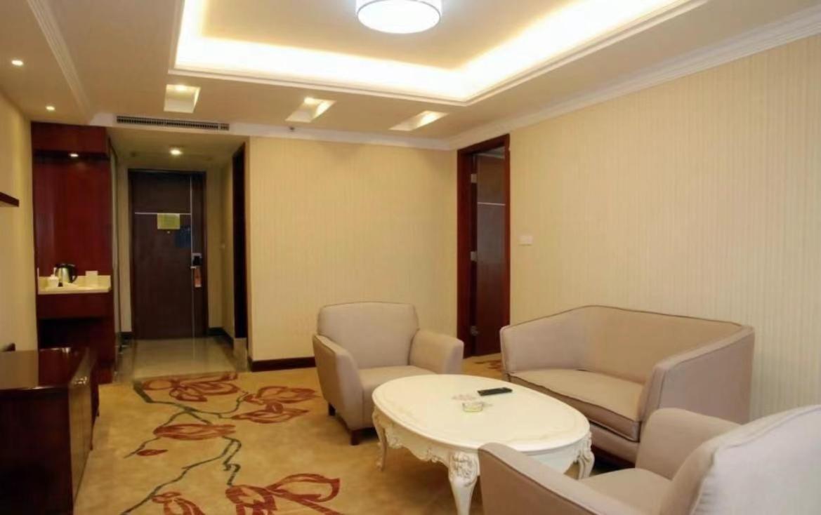 Vienna Hotel (Dongguan Houjie Convention and Exhibition Center) 65/75
