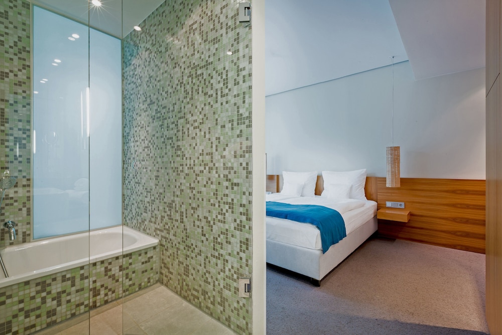 Lindner Hotel Berlin Ku'damm, part of JdV by Hyatt 10/67