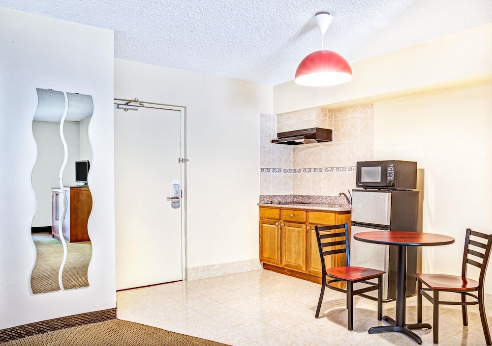 Ramada By Wyndham Rockaway 19/27