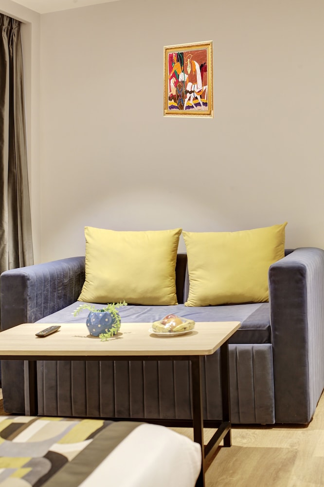East Park Inn 24/50