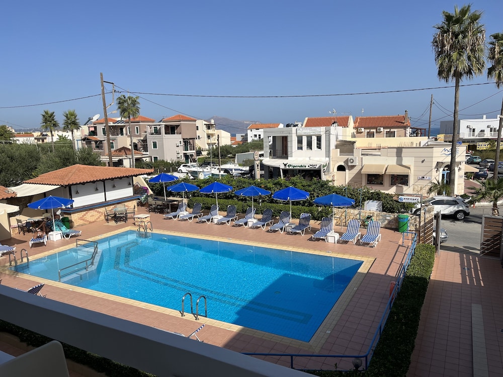 Niriides Hotel 26/47