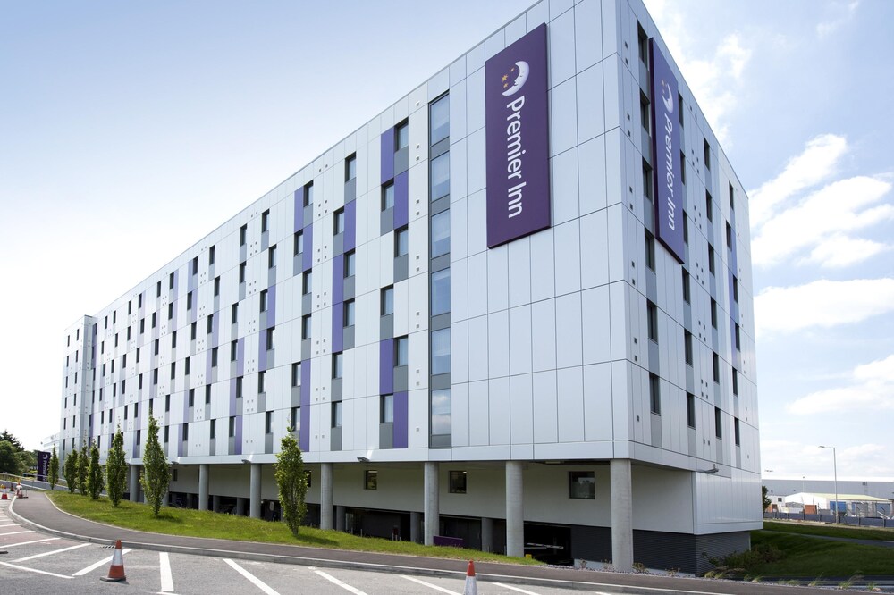 Premier Inn London Heathrow Airport Terminal 4 in HOUNSLOW