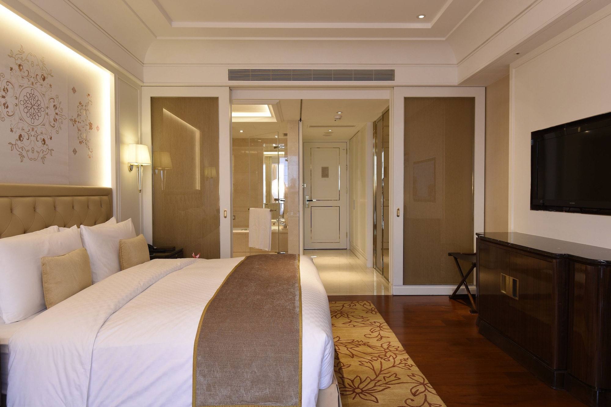 Okura, Prestige, King Bed