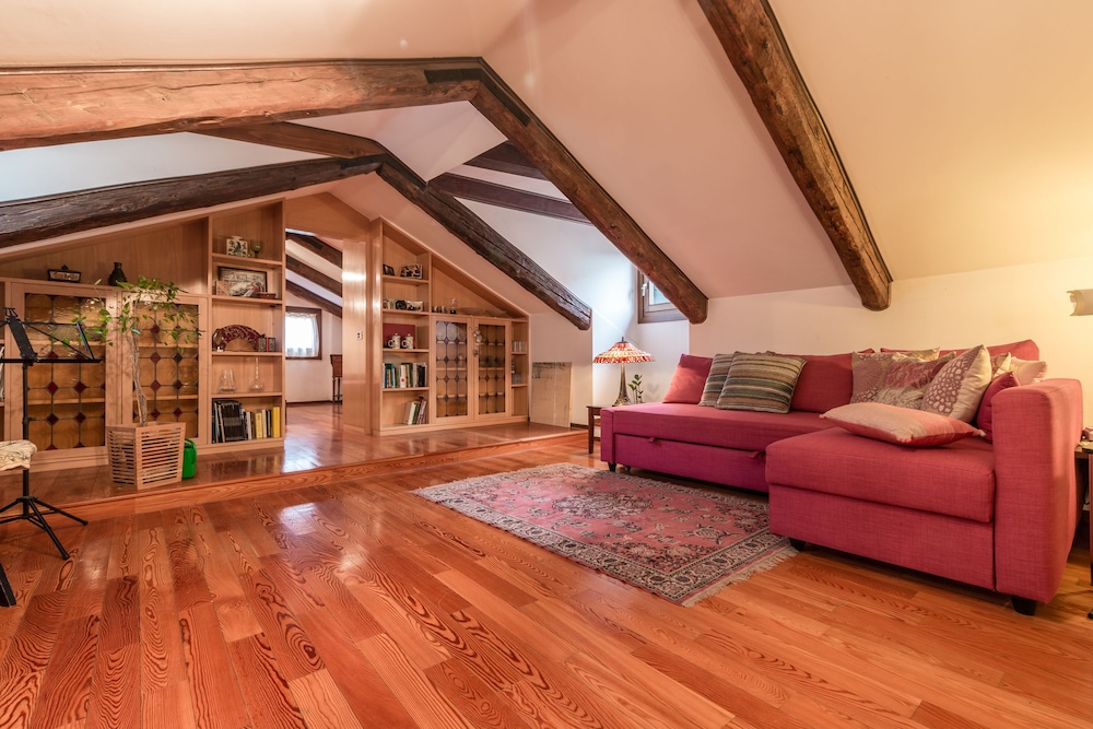 Vivaldi Apartment 12/26