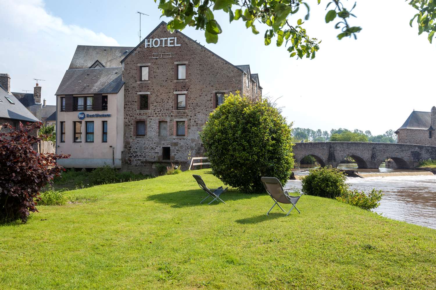 Best Western Le Moulin De Ducey 48/51