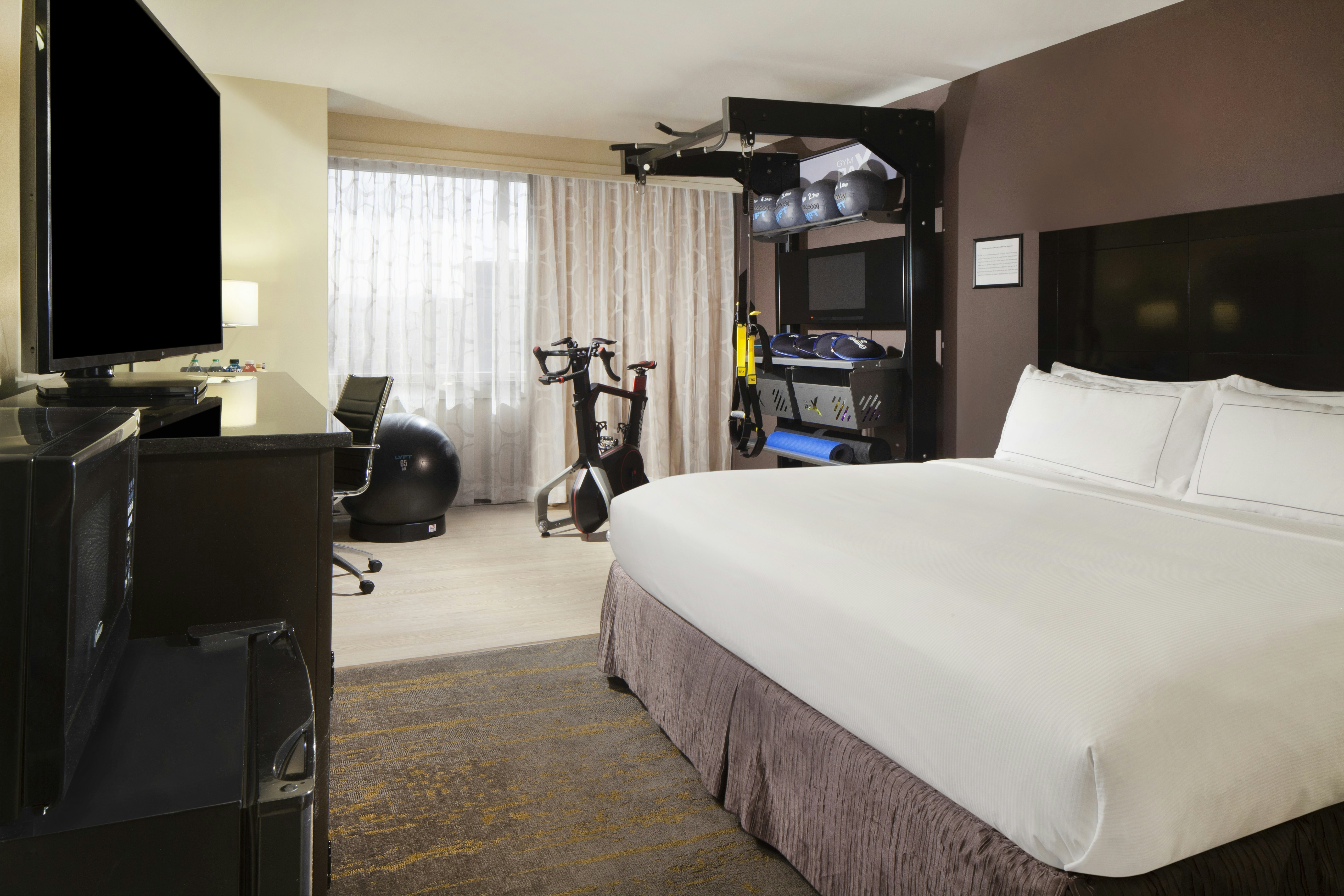 FITNESS, KING BED
