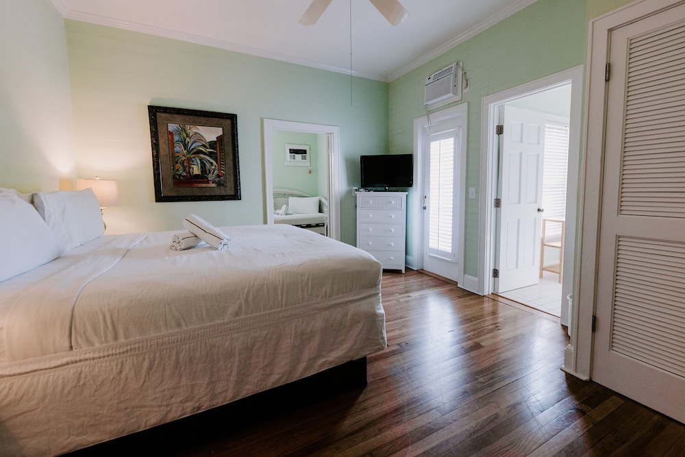 SUITE, HOUSE, KING BED, BALCONY
