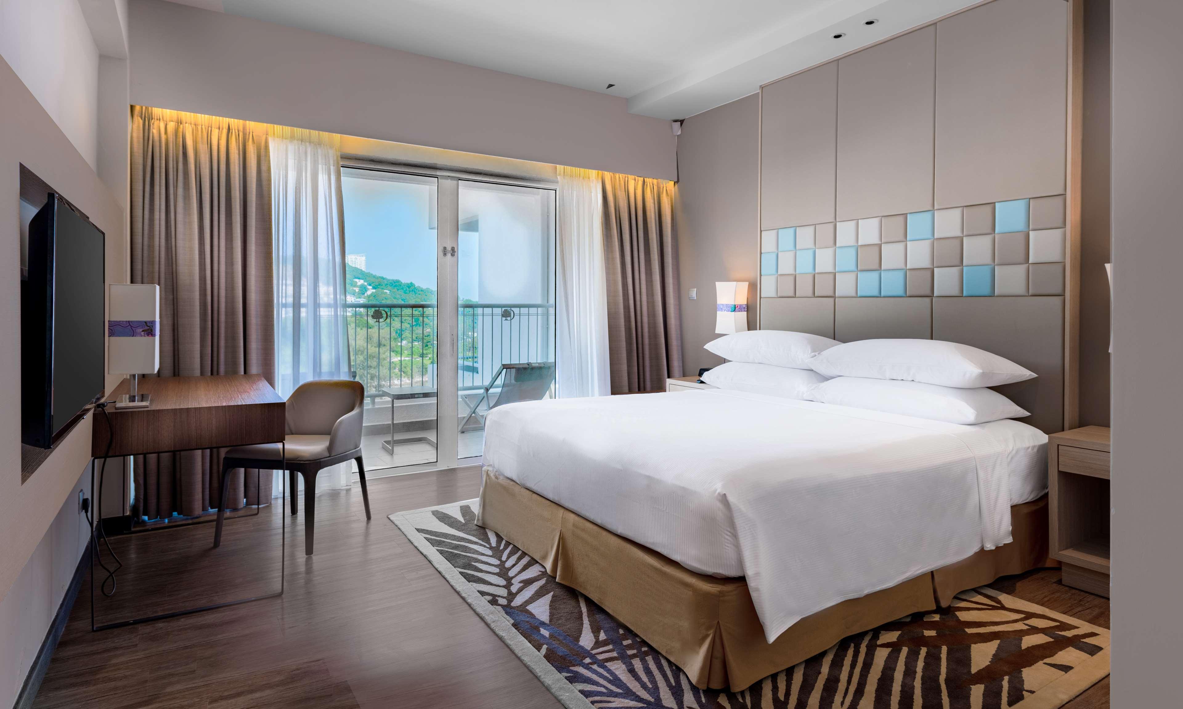 DELUXE, KING BED, BALCONY, HIGH FLOOR