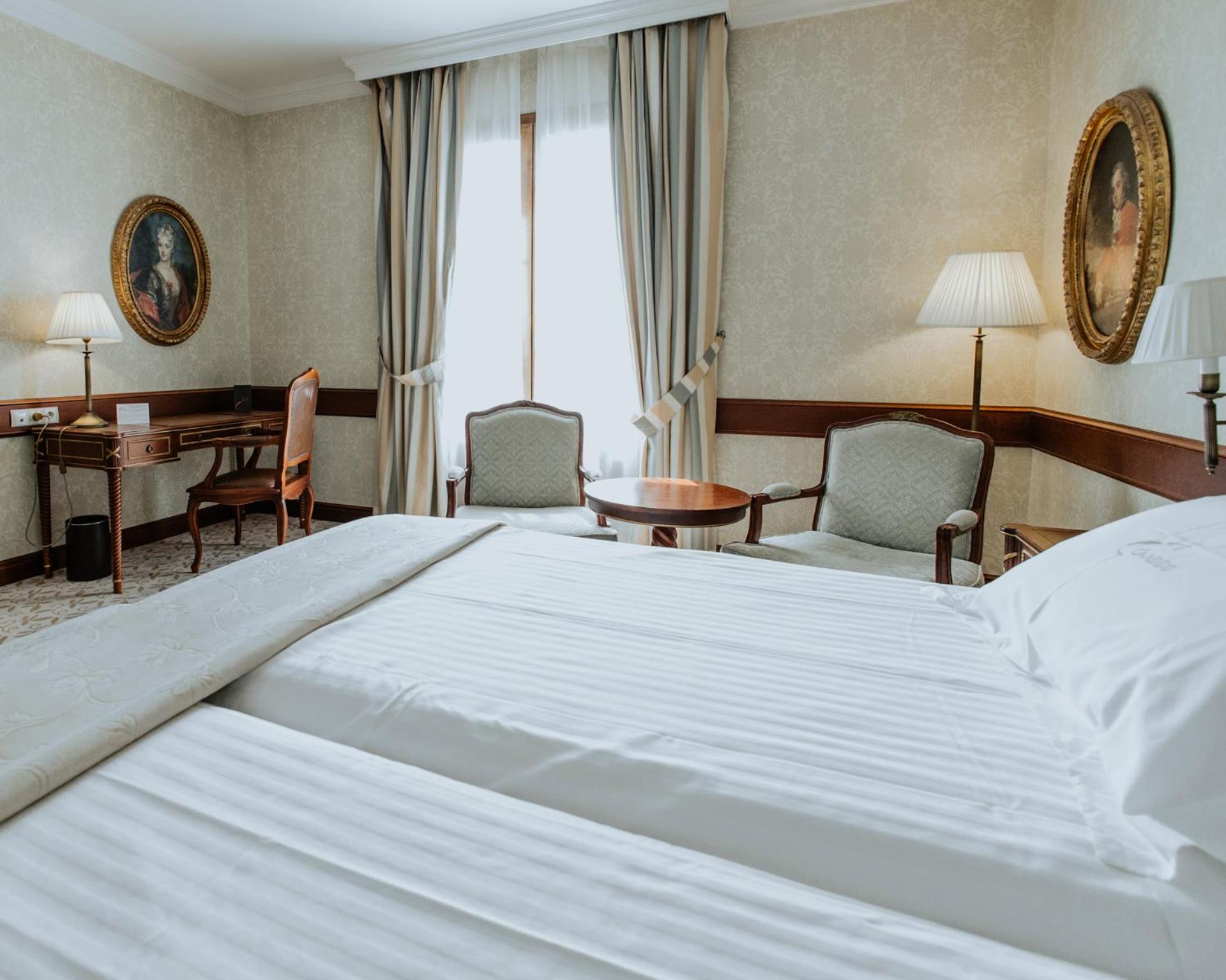 Room, Double Bed