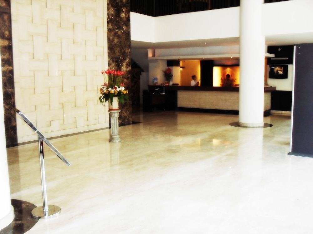 Gran Central Hotel Manado 10/45