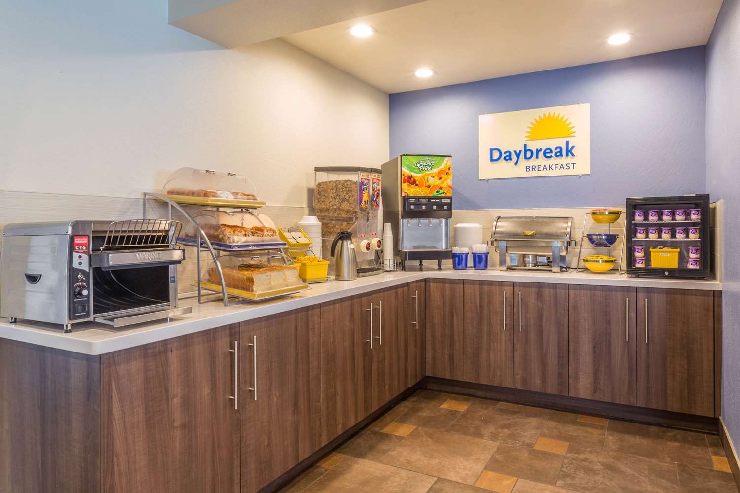 Days Inn & Suites by Wyndham East Flagstaff 20/36