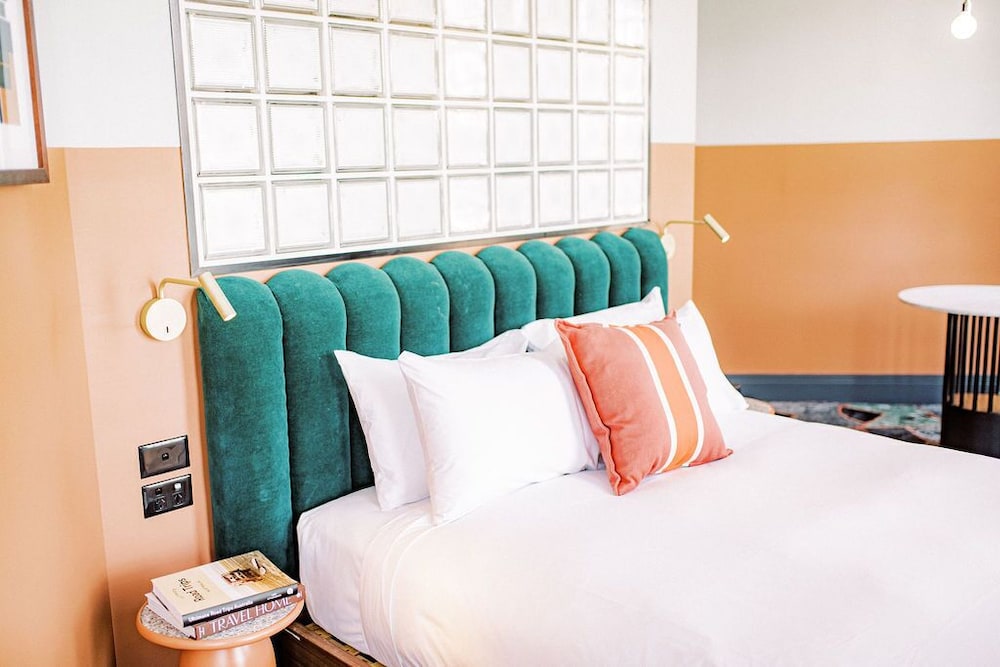 HOTEL STEYNE 30/50