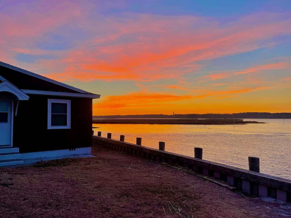 Snug Harbor Marina and Hotel 14/32