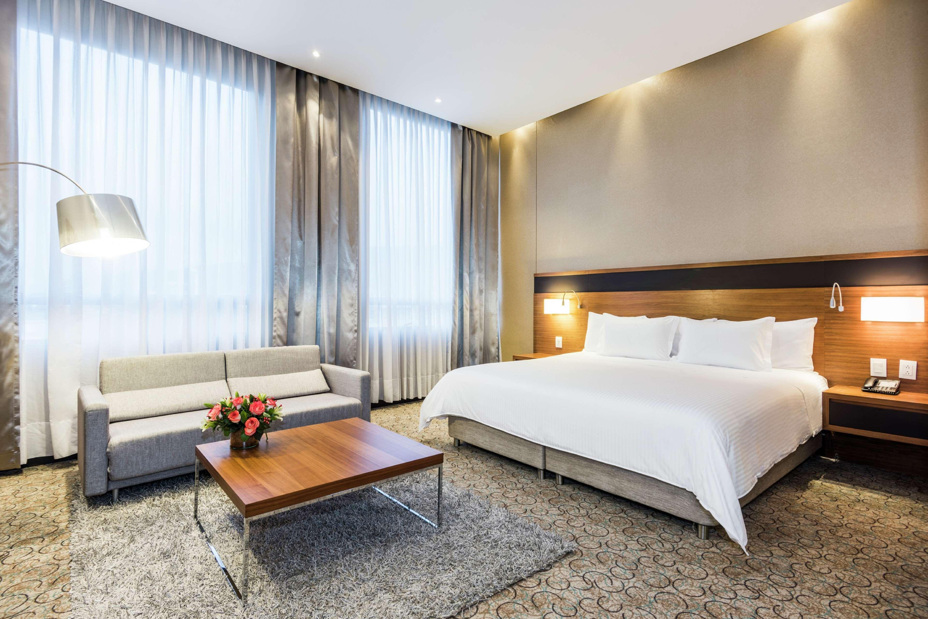 ROOM, KING BED, EXECUTIVE LEVEL