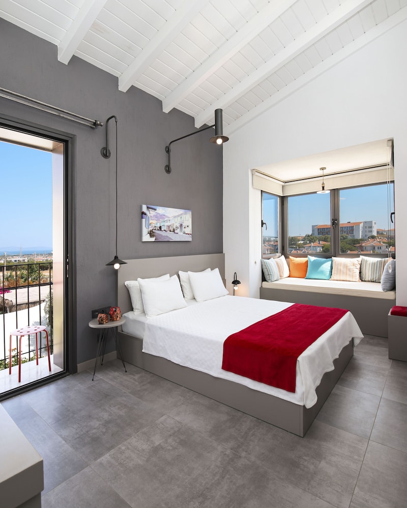 Yerli Otel Alacati 14/37