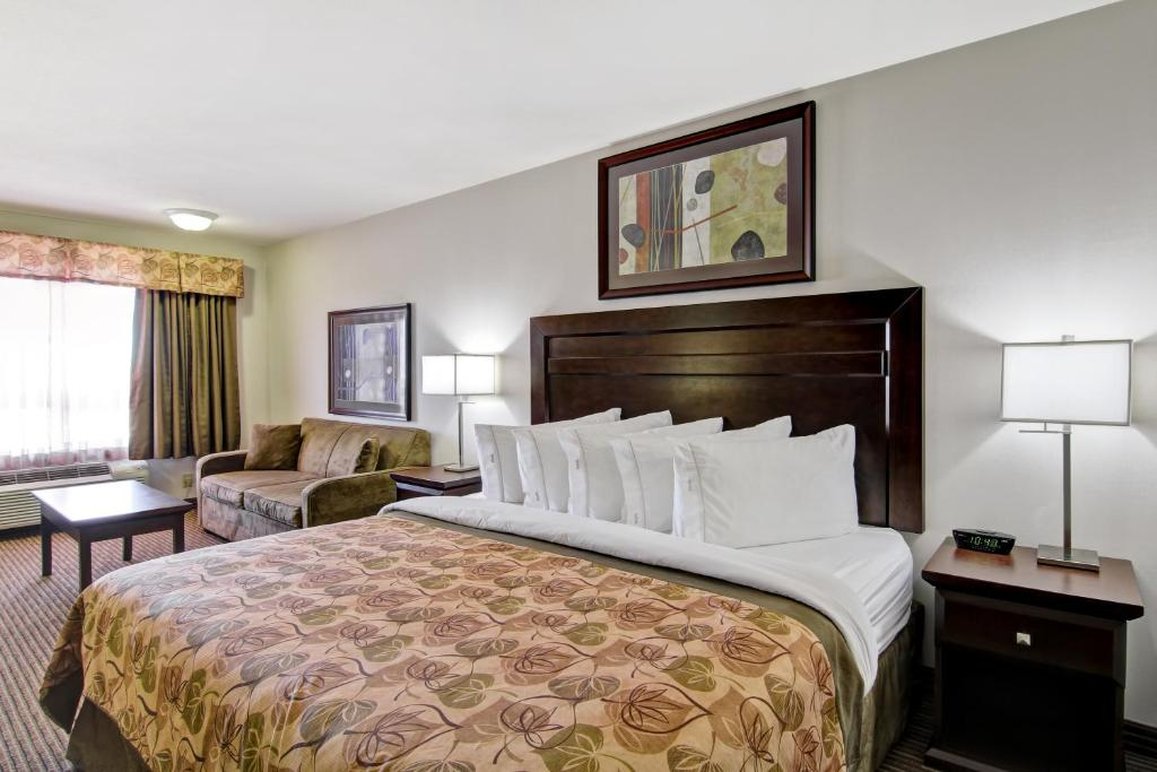 Weyburn Canalta Hotel 4/41