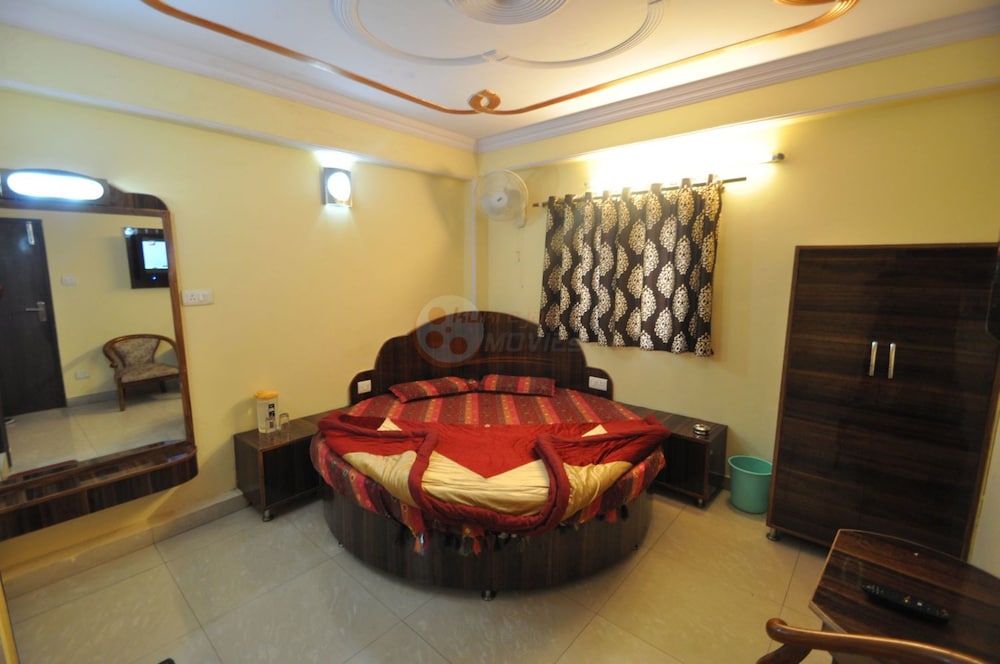 Hotel Sidharth Regency 16/34