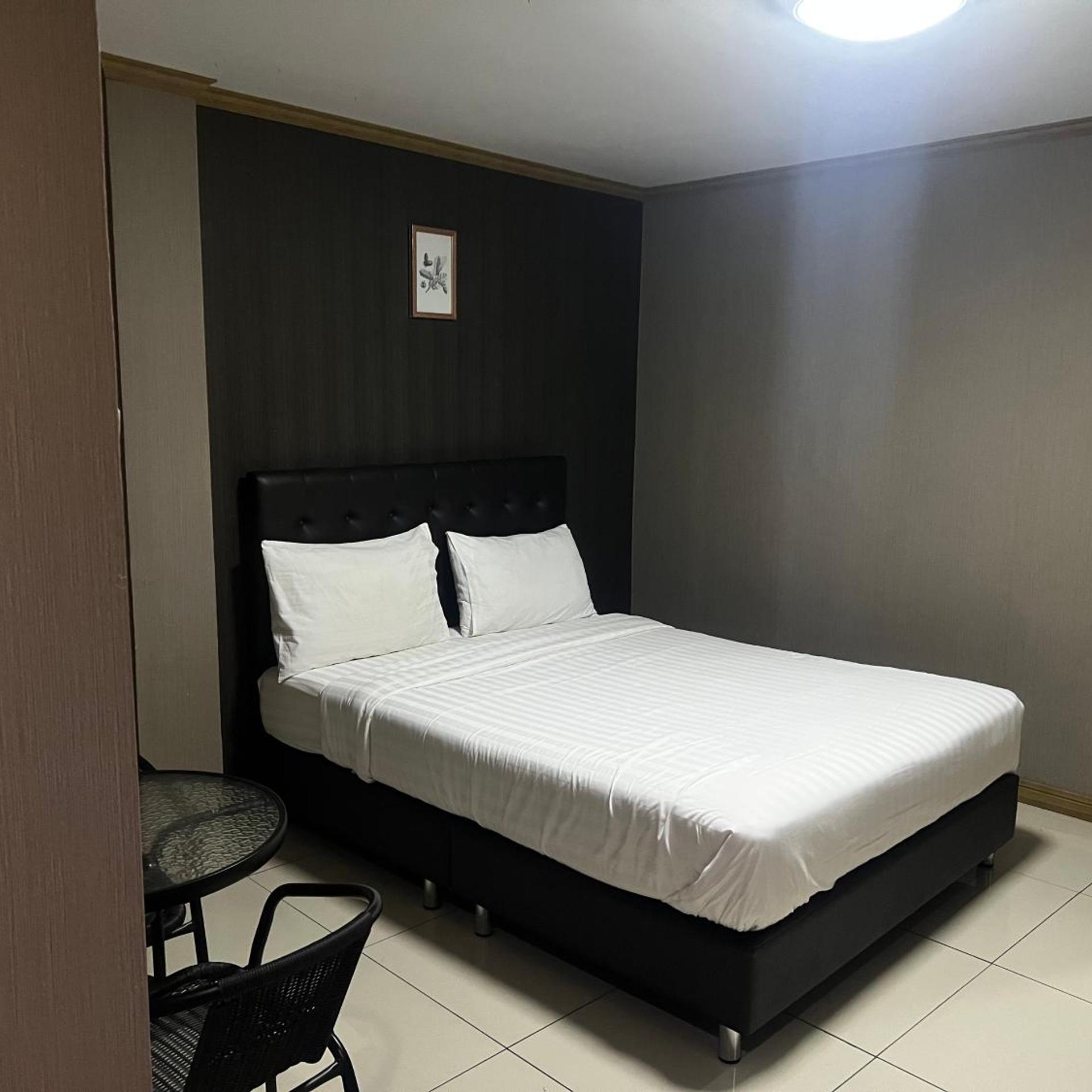 Apsara INN Pattaya, Thailand 25/57