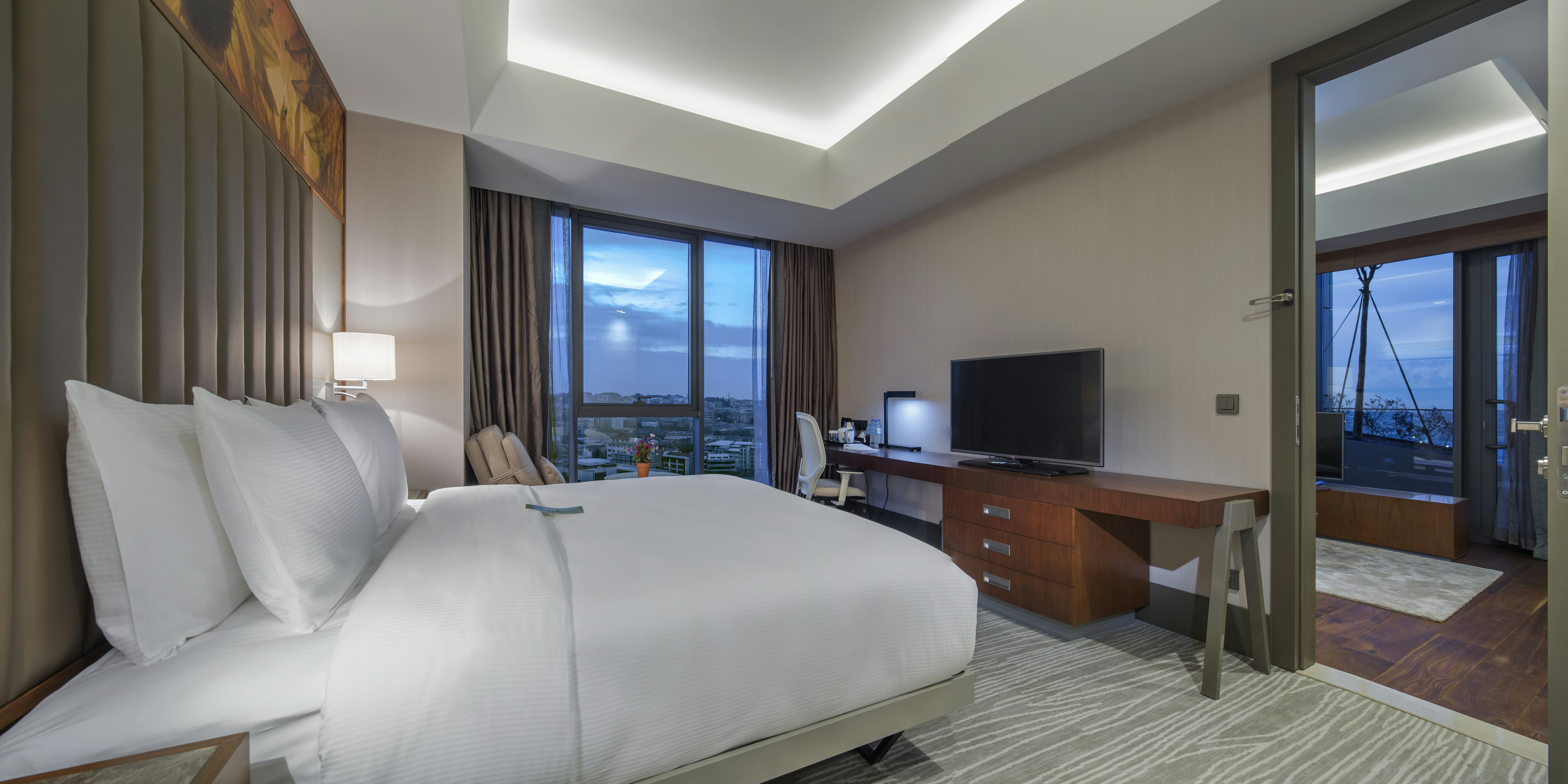 1 BEDROOM, SUITE, KING BED