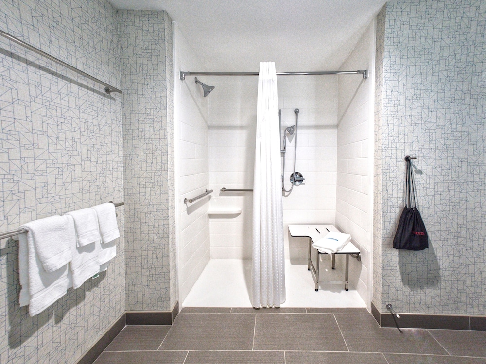 HOLIDAY INN EXPRESS & SUITES MOORE 35/75