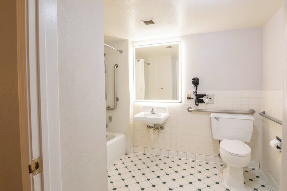La Quinta Inn Stockton 53/53