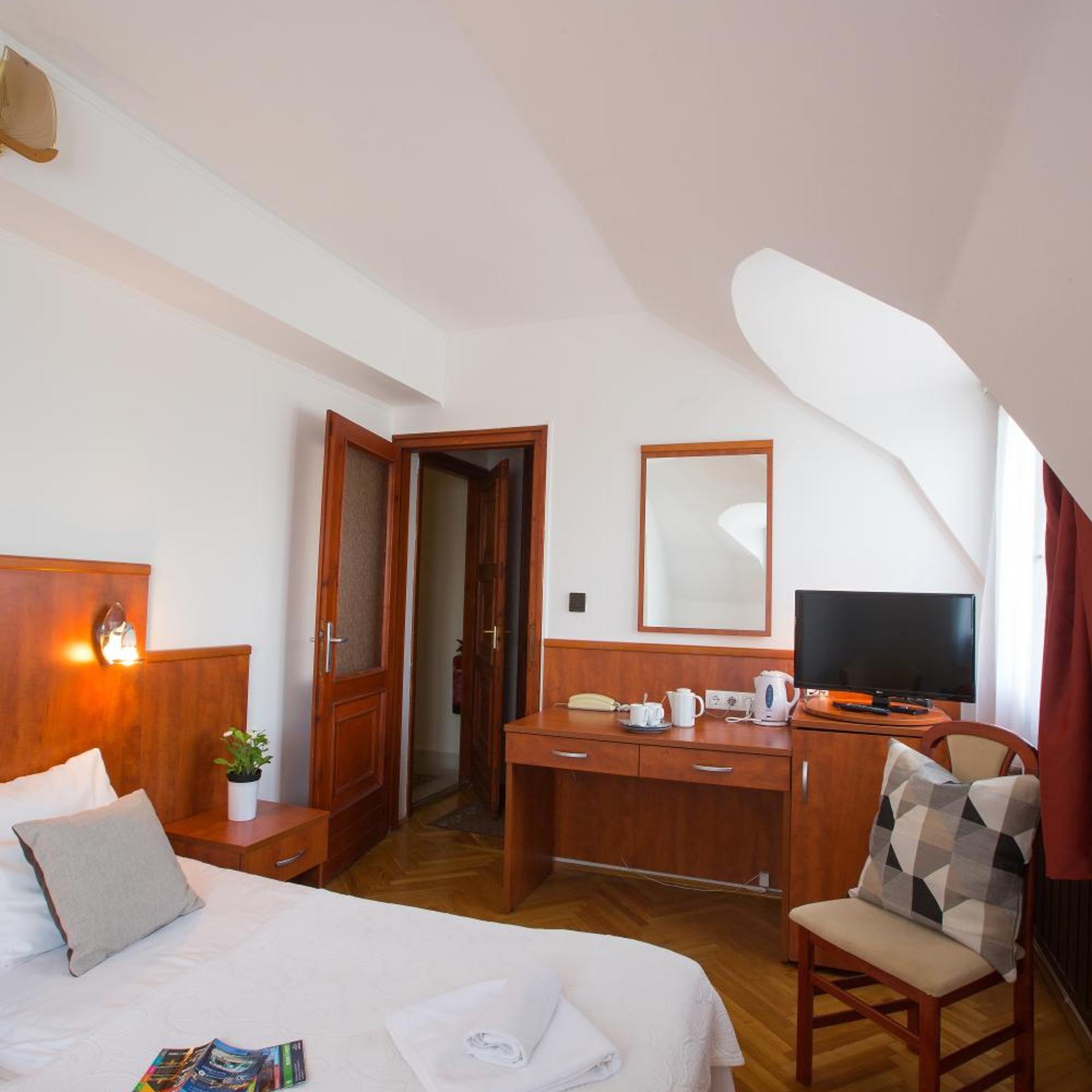 غرفة قياسية بسرير مزدوج، Helios Hotel Pension 2/10
