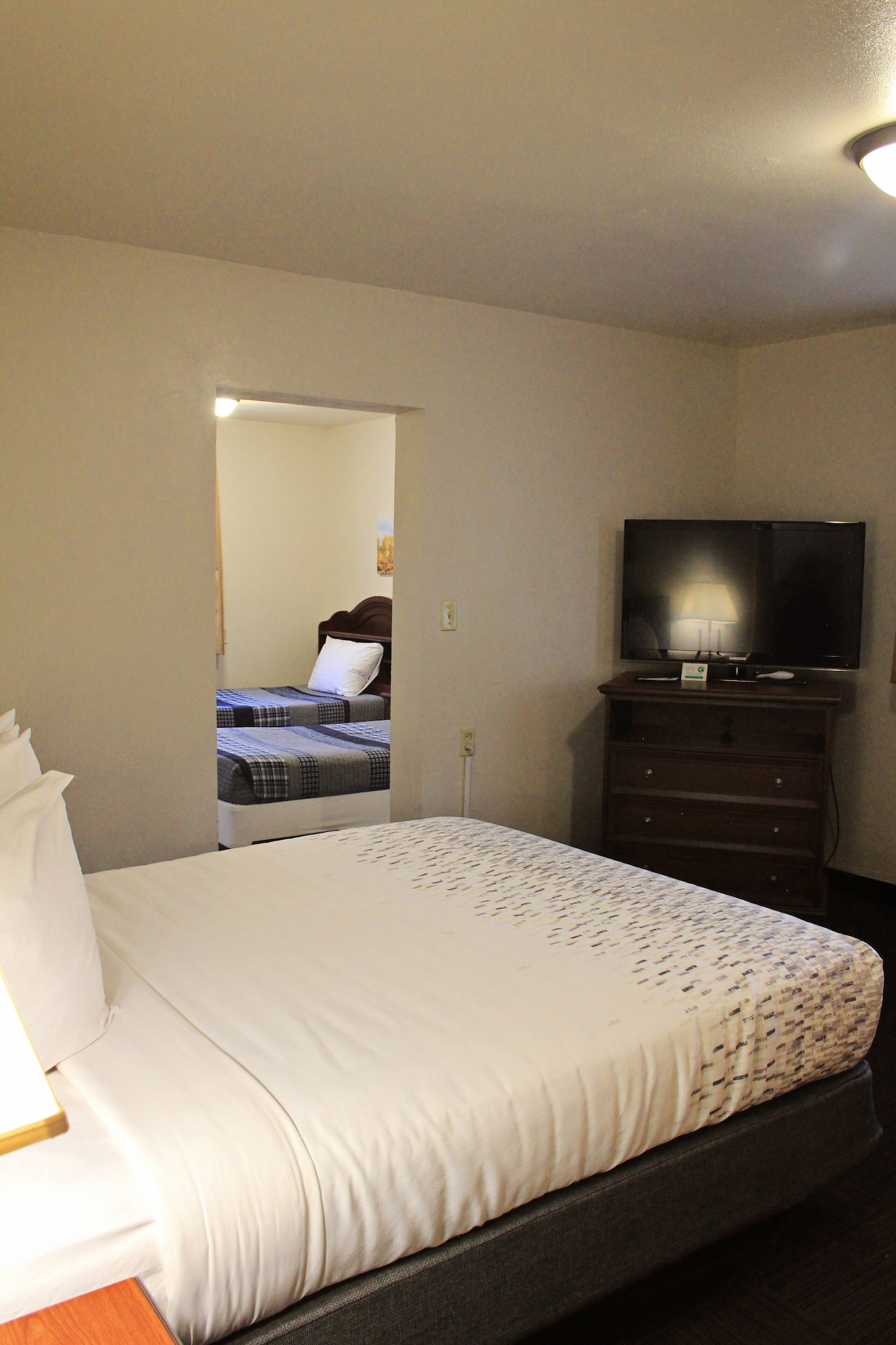 3 BEDROOMS, DELUXE, APARTMENT