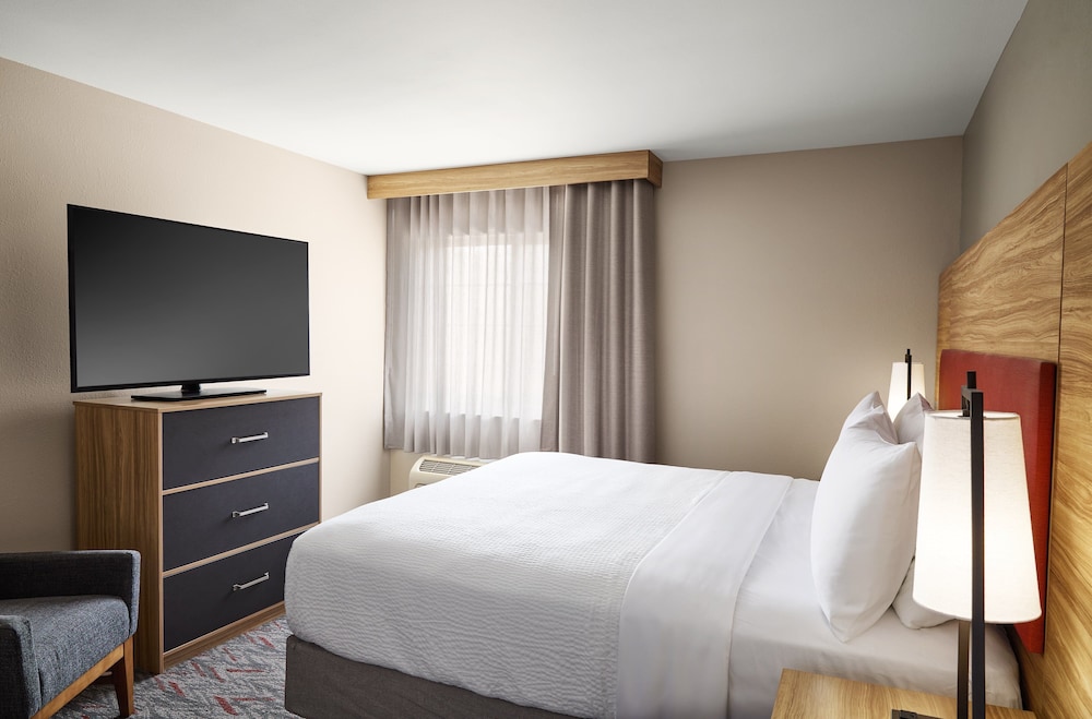 Candlewood Suites Milwaukee Airport-Oak Creek 36/73