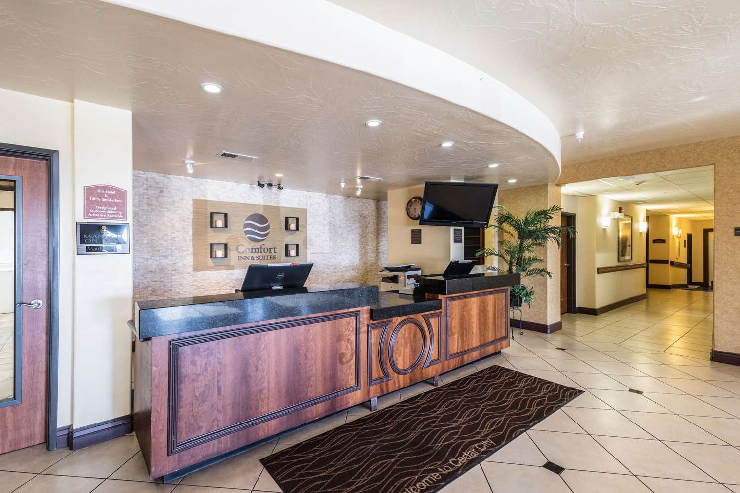 Comfort Inn & Suites Cedar City South, UT 1/36