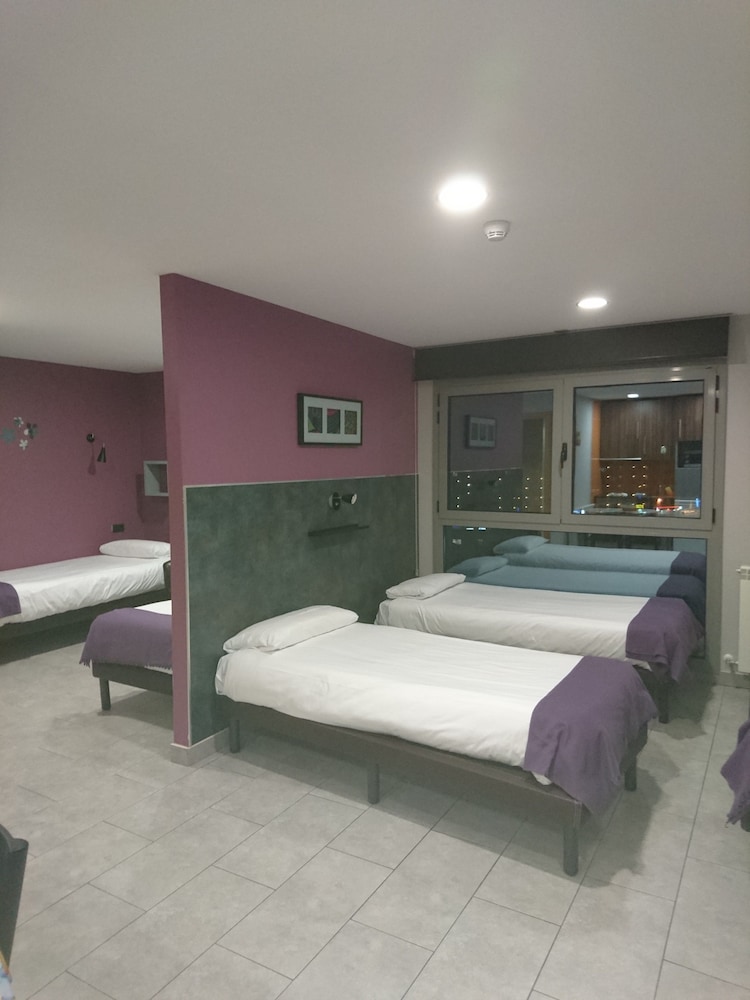 Olimpiades Aparthotel 10/66