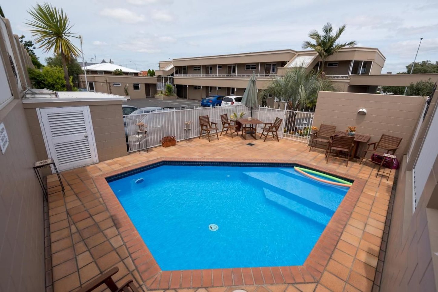 Baywatch Motor Inn 40/41