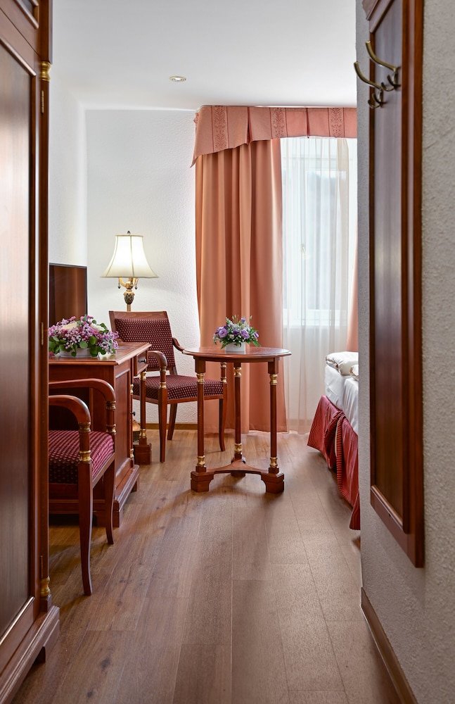 HOTEL CONTINENTAL 47/64