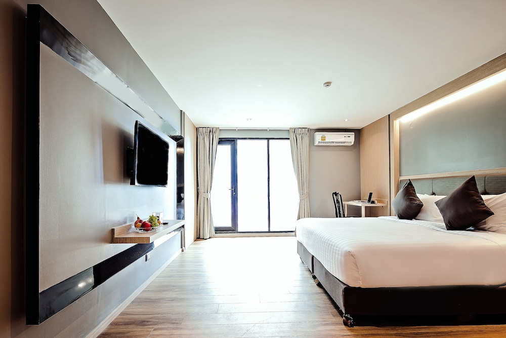 Three Sukhumvit Hotel Sha Plus Certified 12/70