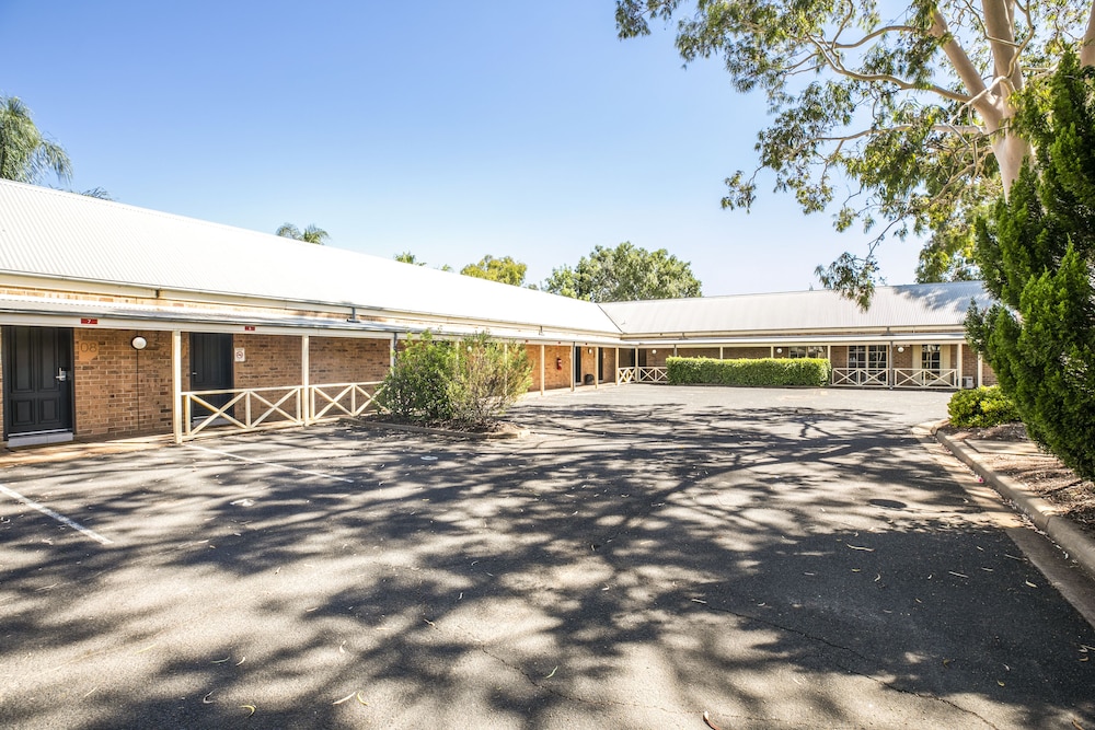 Macquarie Inn 62/66