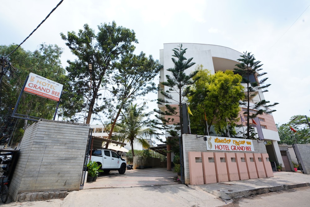 HOTEL GRAND BEE 49/50