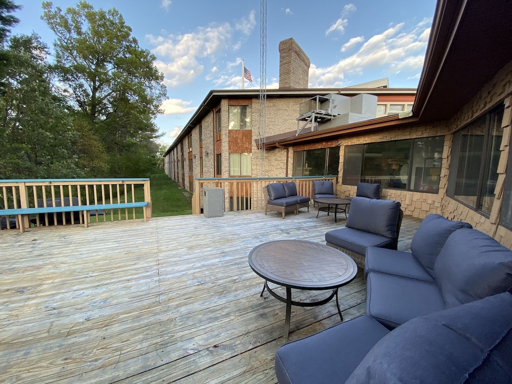 Ramada by Wyndham Stevens Point 27/36