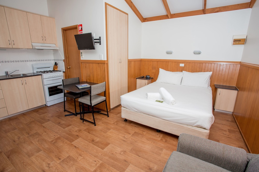 Studio, Cabin, Queen Bed