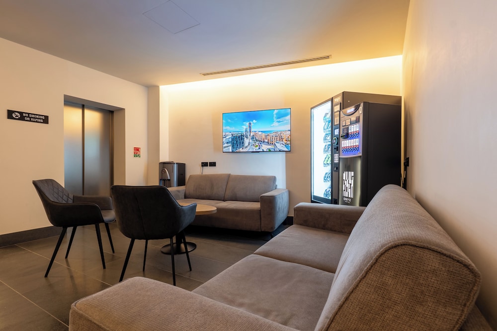 Onyx Hotel 127/163