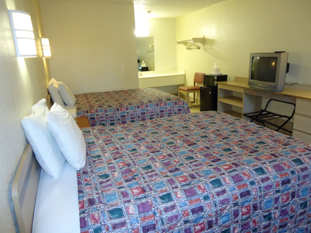 Super 6 Inn & Suites 34/40