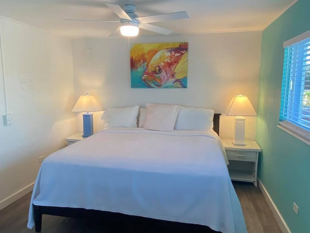 Suite, King Bed, Ocean Front, Balcony, Kitchen
